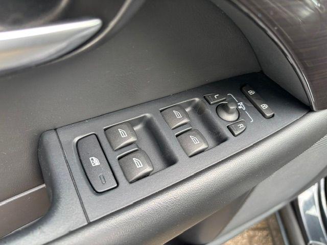 Volvo V70 2010 — photo 14