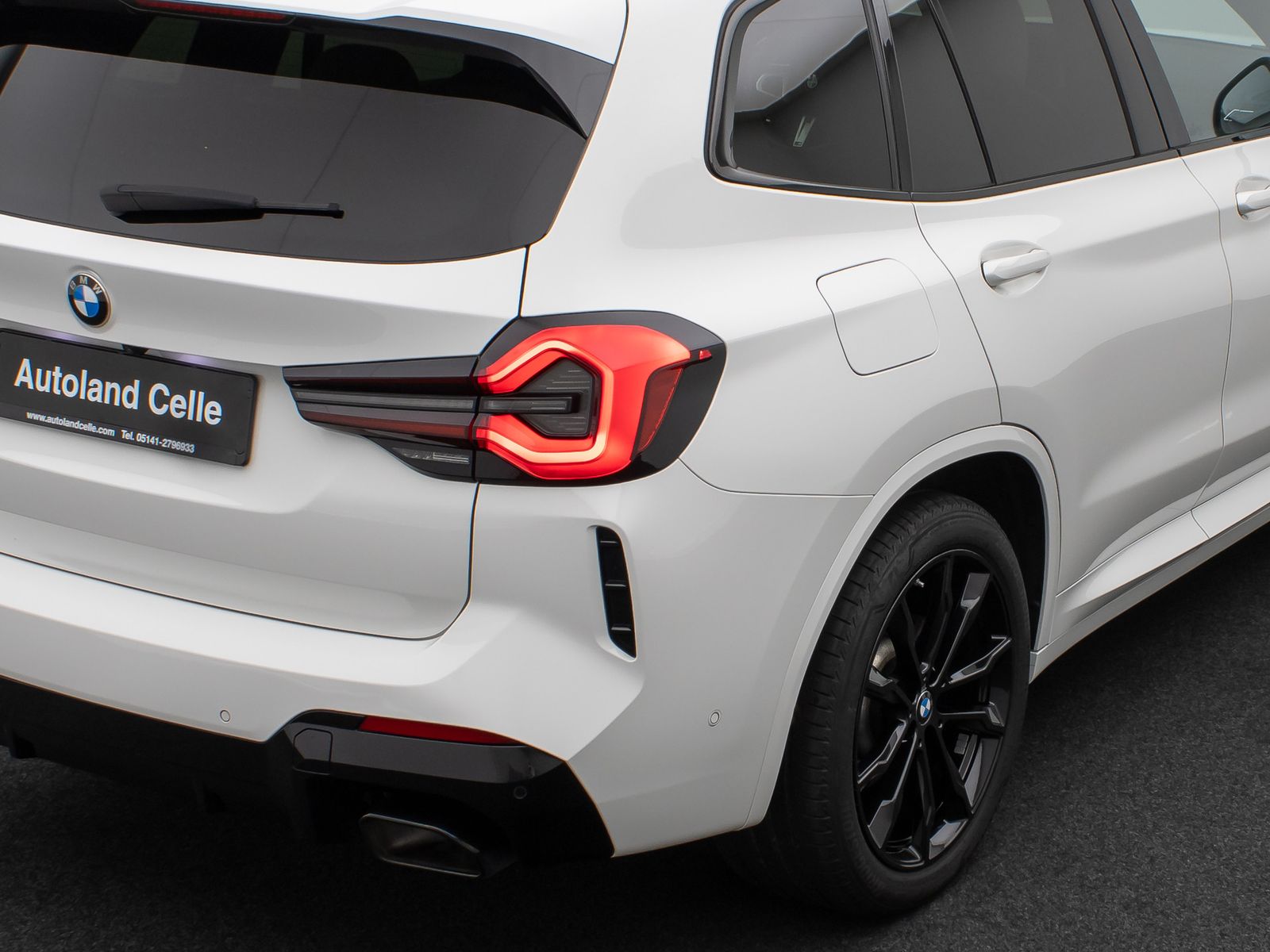 Fahrzeugabbildung BMW X3 xD30d M Sport Kamera DAB HiFi AHK Komfort 20"