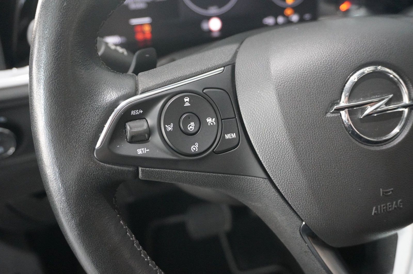 Fahrzeugabbildung Opel Grandland (X) ULTIMATE 4HYBRID NAVI/LED/SPORT/SH