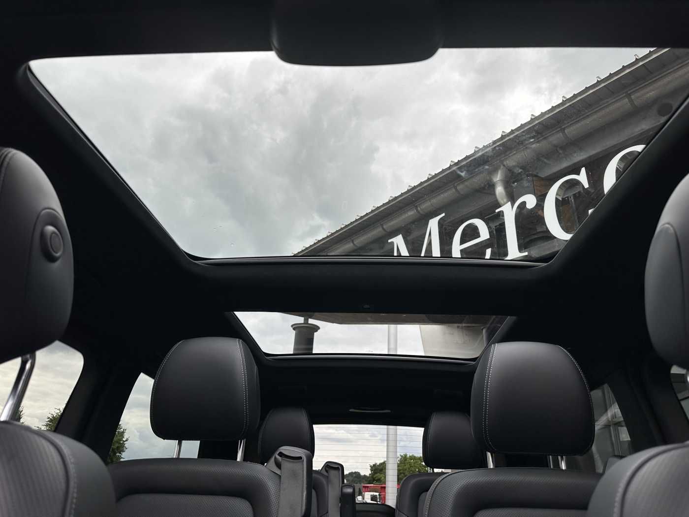 Fahrzeugabbildung Mercedes-Benz V 300 d 4MATIC EXCLUSIVE AMG Panorama DISTRONIC