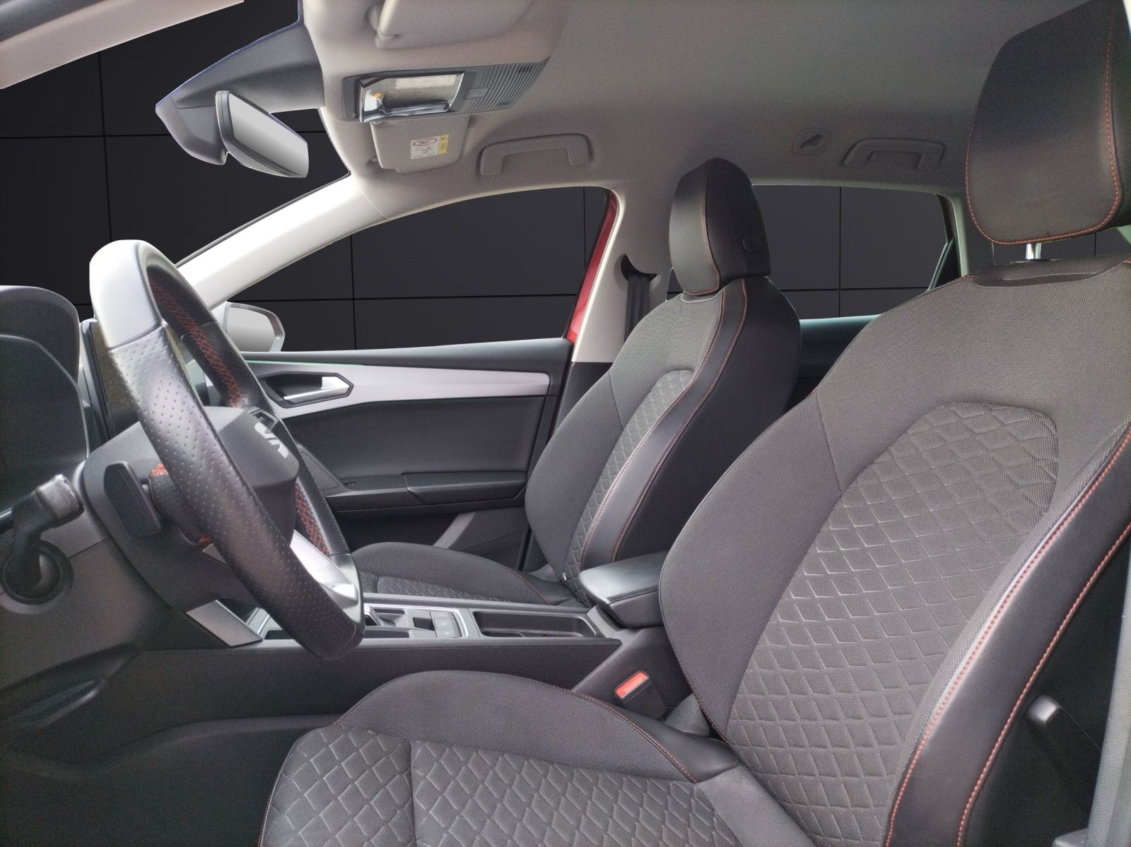 Fahrzeugabbildung SEAT Leon ST eTSI FR-Line DSG LED AHK Navi ACC Park-A