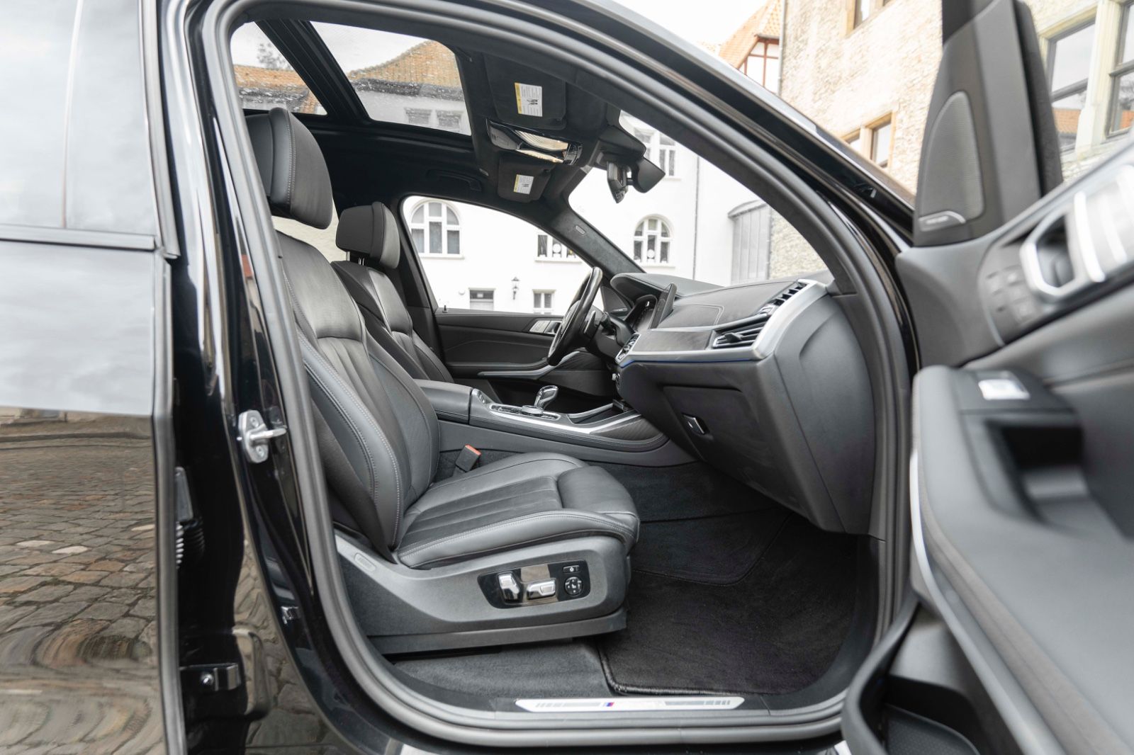 Fahrzeugabbildung BMW X7 M50i H&K HUD LASER LUFT SKY ACC MASSAGE 3D