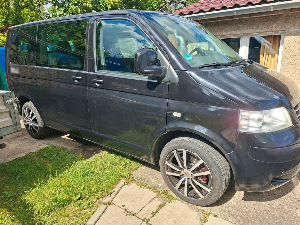 Image of Volkswagen T5 Caravelle