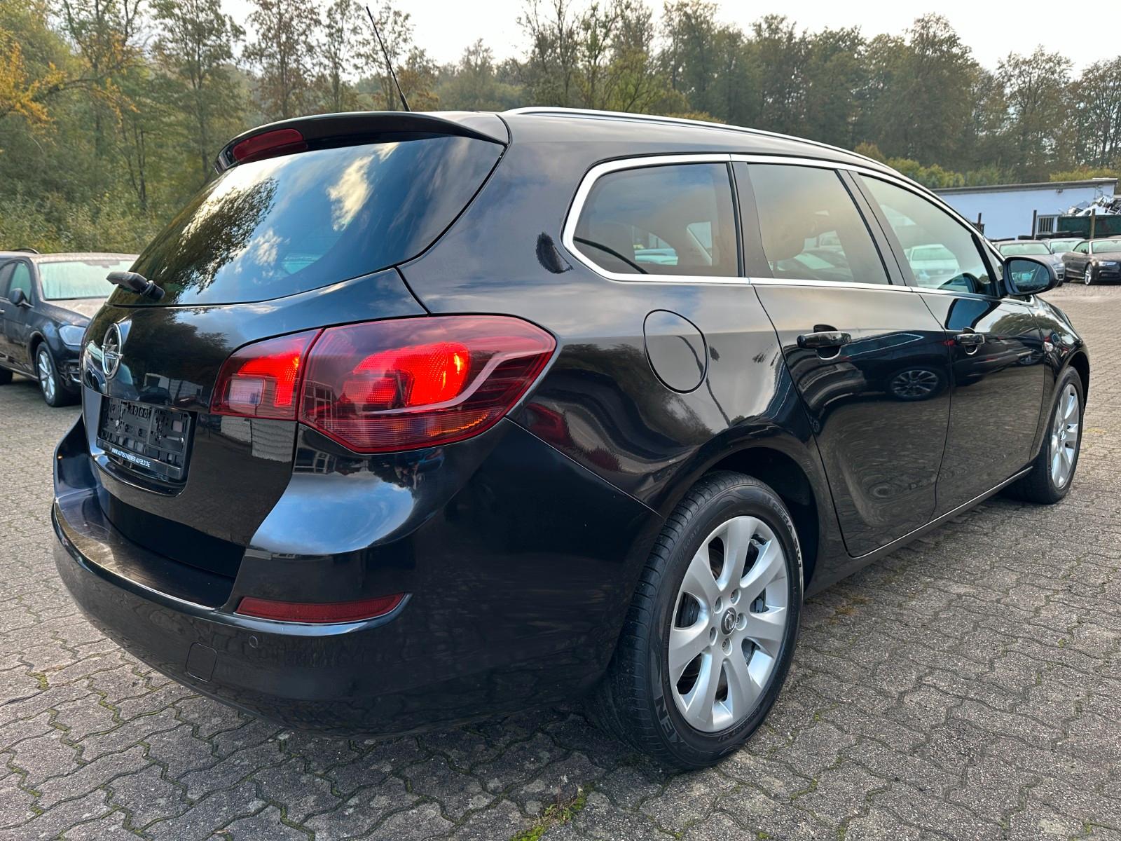 Opel Astra 2011 — photo 7