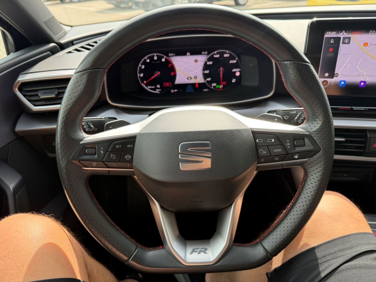 Fahrzeugabbildung SEAT Leon Sportstourer1.5eTSI FR  AHK LED Carplay Nav