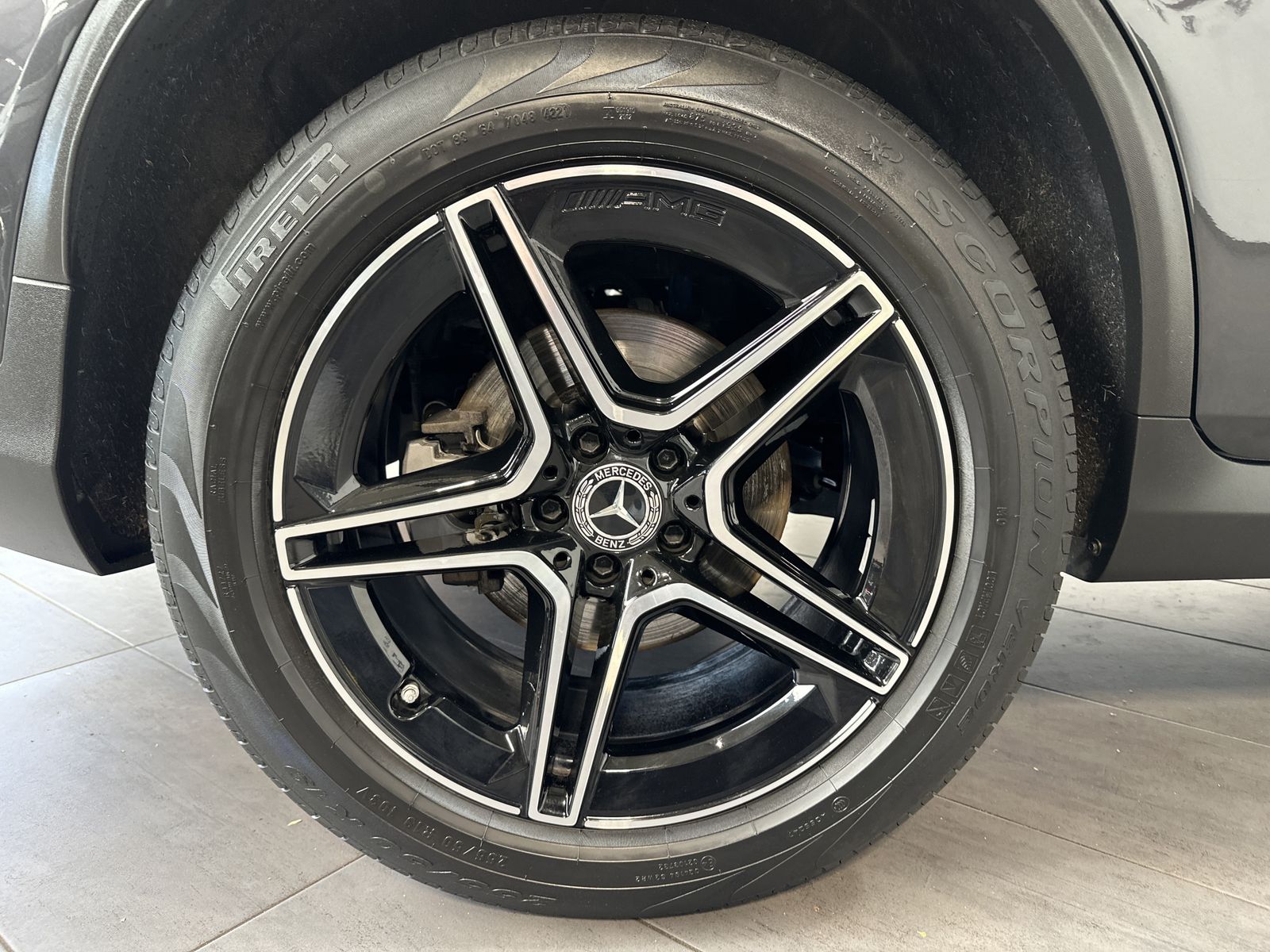 Fahrzeugabbildung Mercedes-Benz GLC 220d 4Matic AMG-Line NAV+LED+AHK+CARPLAY+SHZ