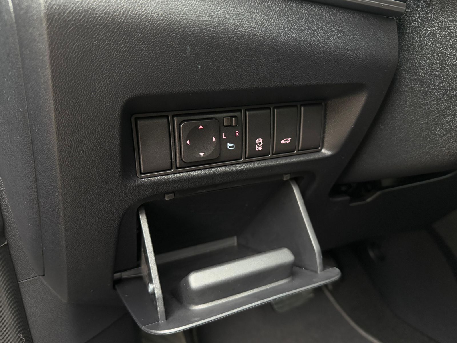 Fahrzeugabbildung DFSK Forthing 5 EVO LED+KAM+SHZ+PANO+LEDER+CARPL+AMBI
