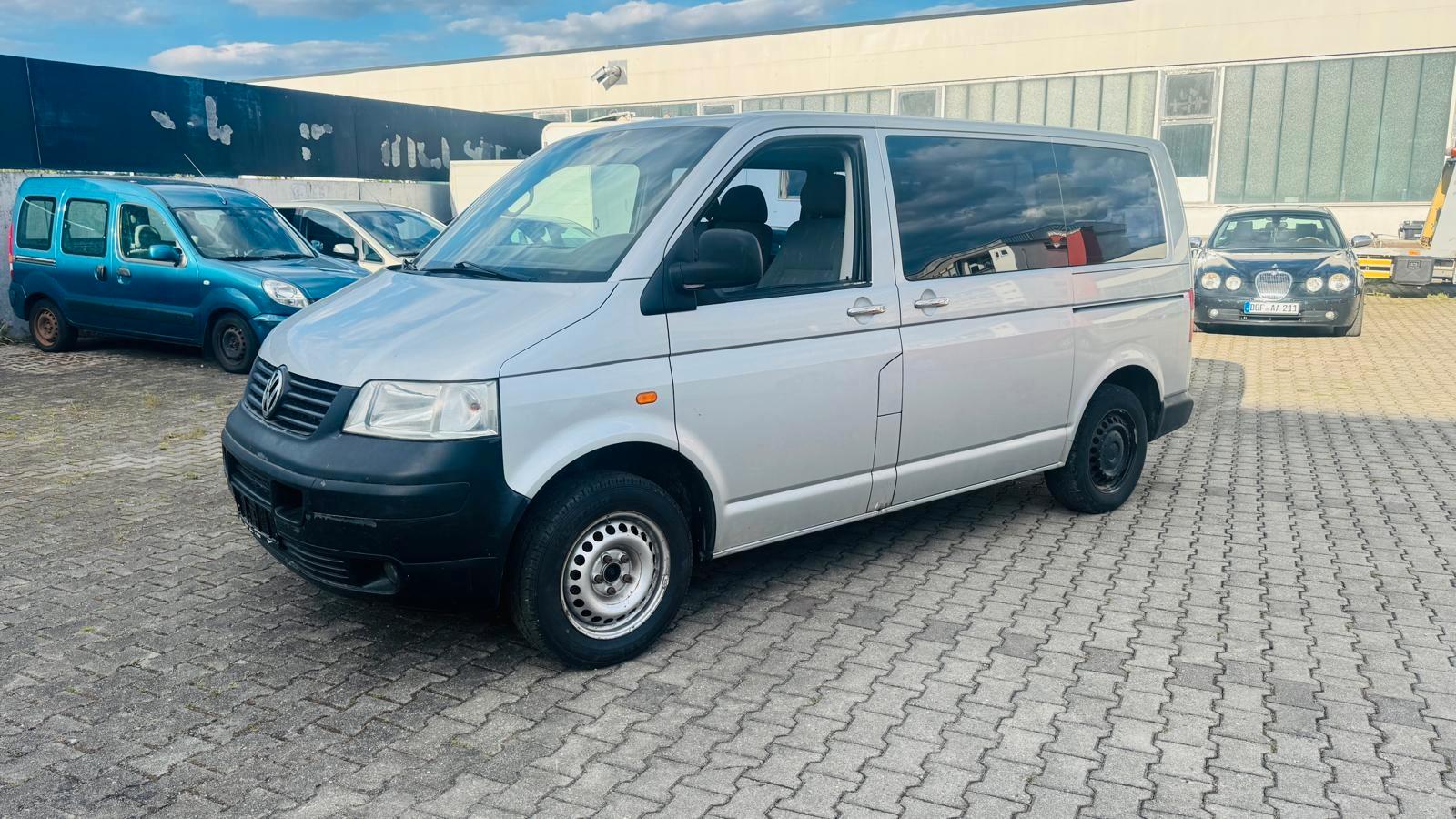 Volkswagen T5 Transporter Bus Caravelle Trendline 2 schiebe