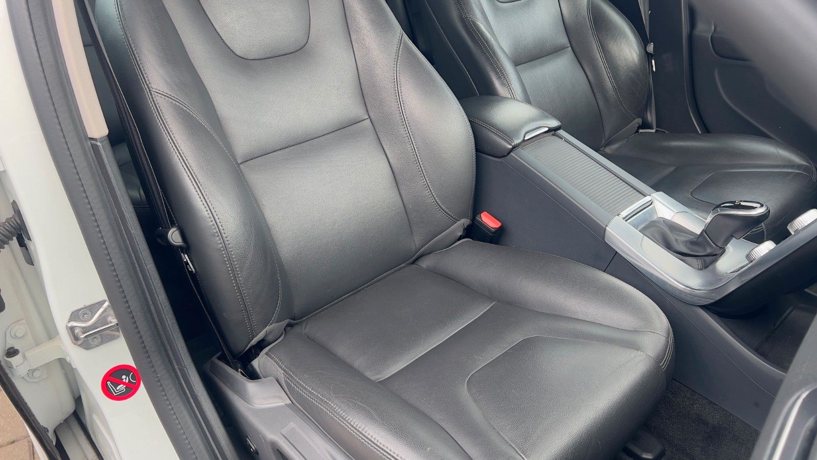Fahrzeugabbildung Volvo V60 Kombi Summum AWD*Mietkauf*GSD*TEMP*RFK*