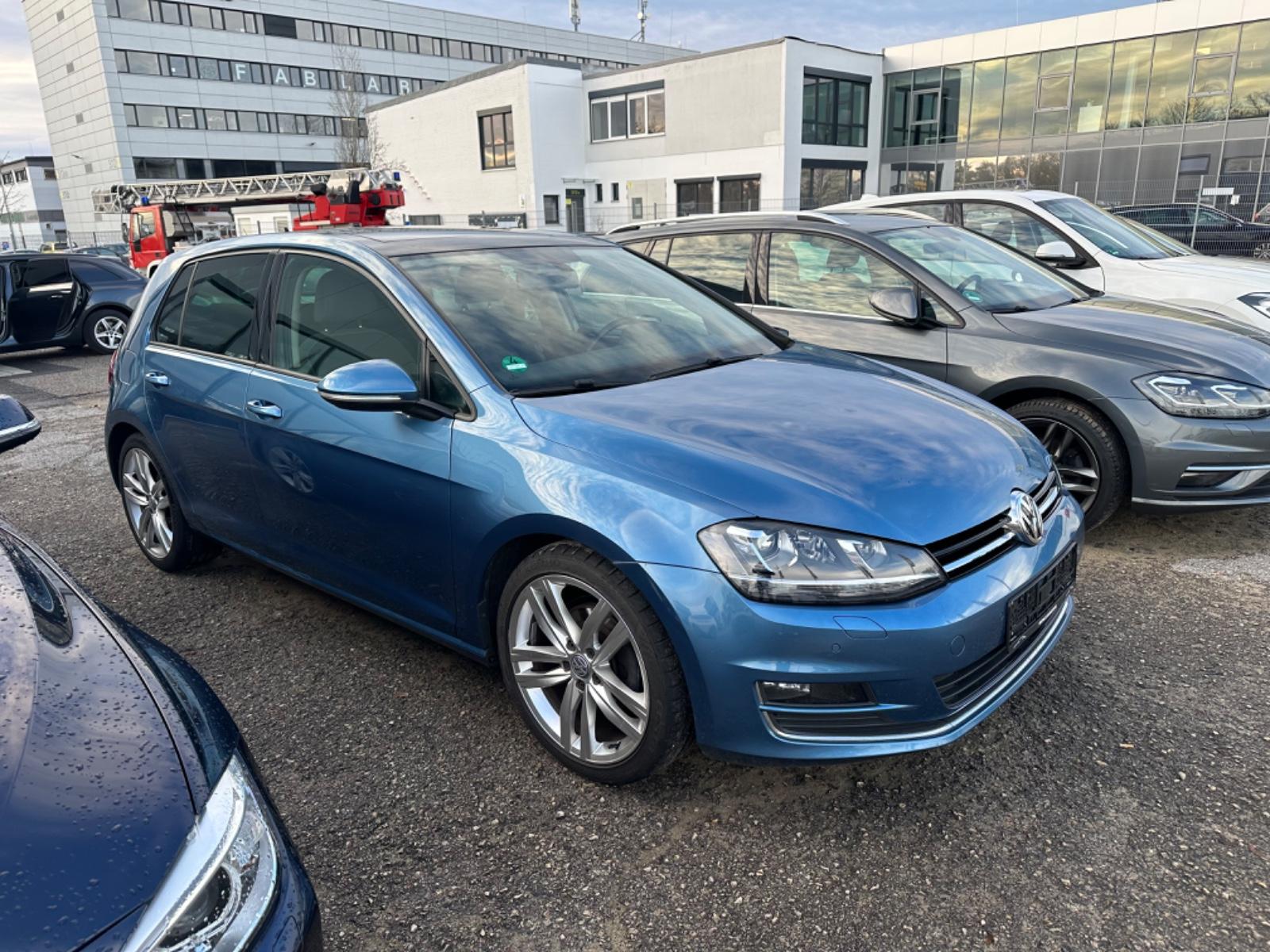 Volkswagen Golf VII Lim. Highl*Navi*Xenon*Pano*Standheiz.*