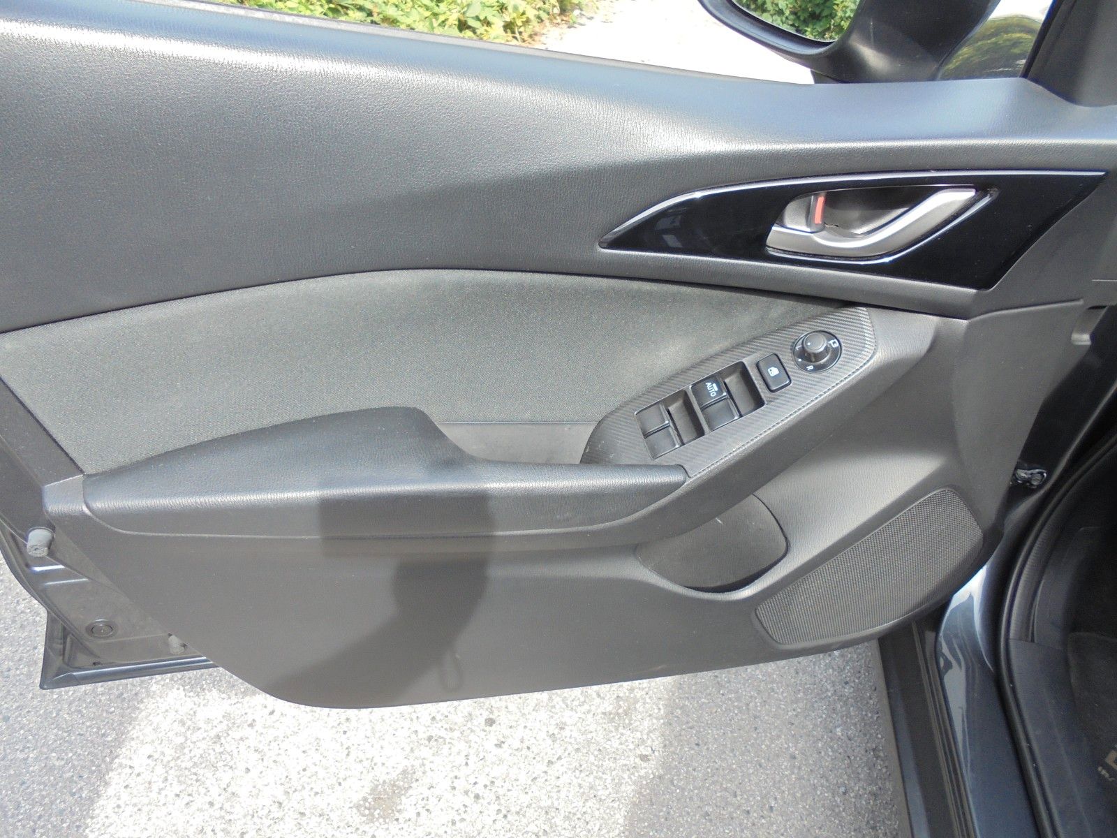 Fahrzeugabbildung Mazda 3 Lim. Center-Line/Klimaaut./Navi/Tüv Neu/1.Hand