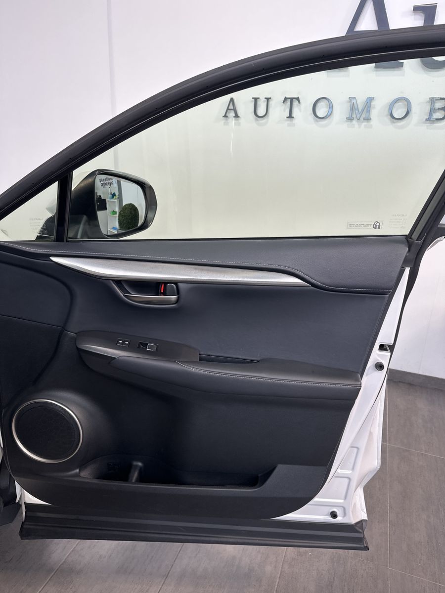 Fahrzeugabbildung Lexus NX 300h AWD Executive NAV+LED+SHZ+KAMERA+1HD+PP