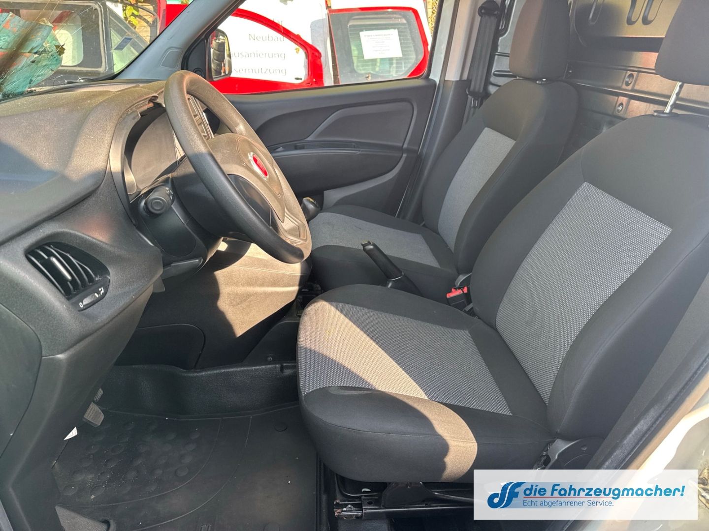 Fahrzeugabbildung Fiat Doblo Basis Kasten 1.4 *BRANDSCHADEN * MOTOR ZER