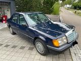 Mercedes-Benz 250 - blaue Mercedes-Benz 250