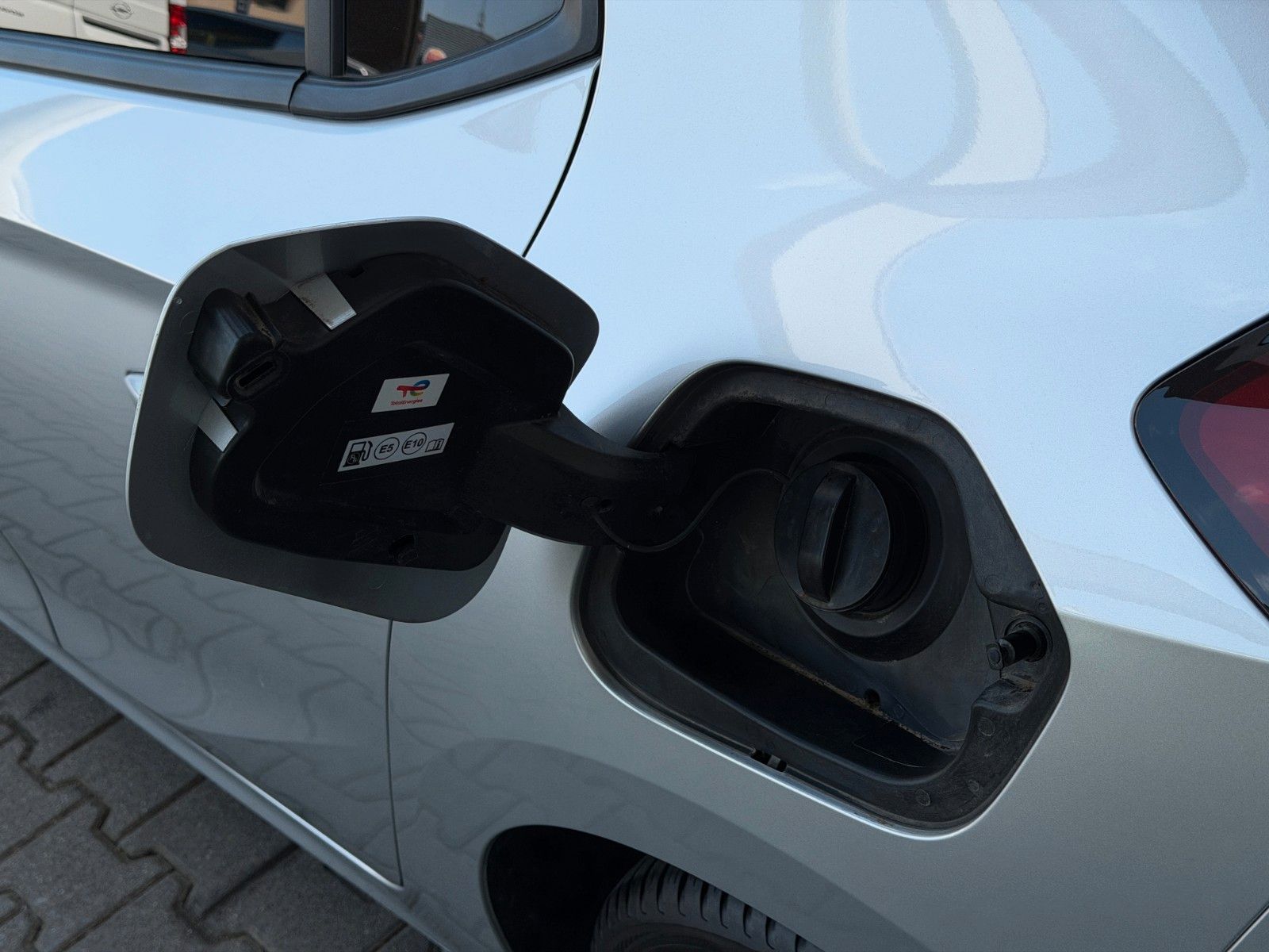 Fahrzeugabbildung Opel Corsa F 1.2 Turbo GS KlimaA,LED,Navi,SHZ,Kam.,LM