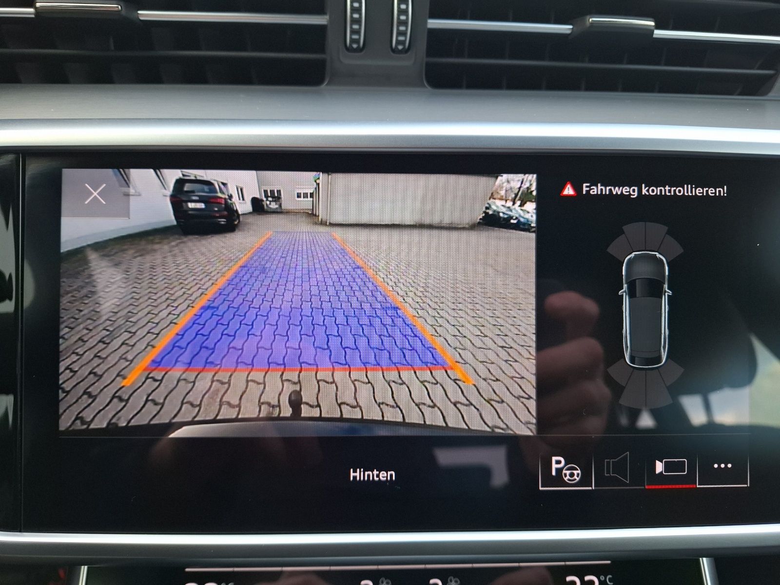 Fahrzeugabbildung Audi A6 Avant 50 TDI quattro S-line Matrix AHK Navi L
