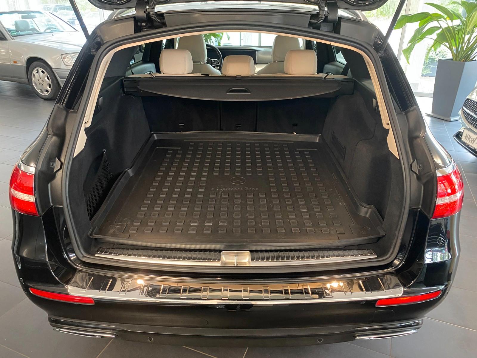 Mercedes-Benz E 220 d T Autom./Burmester/360°/Multibeam/AHK