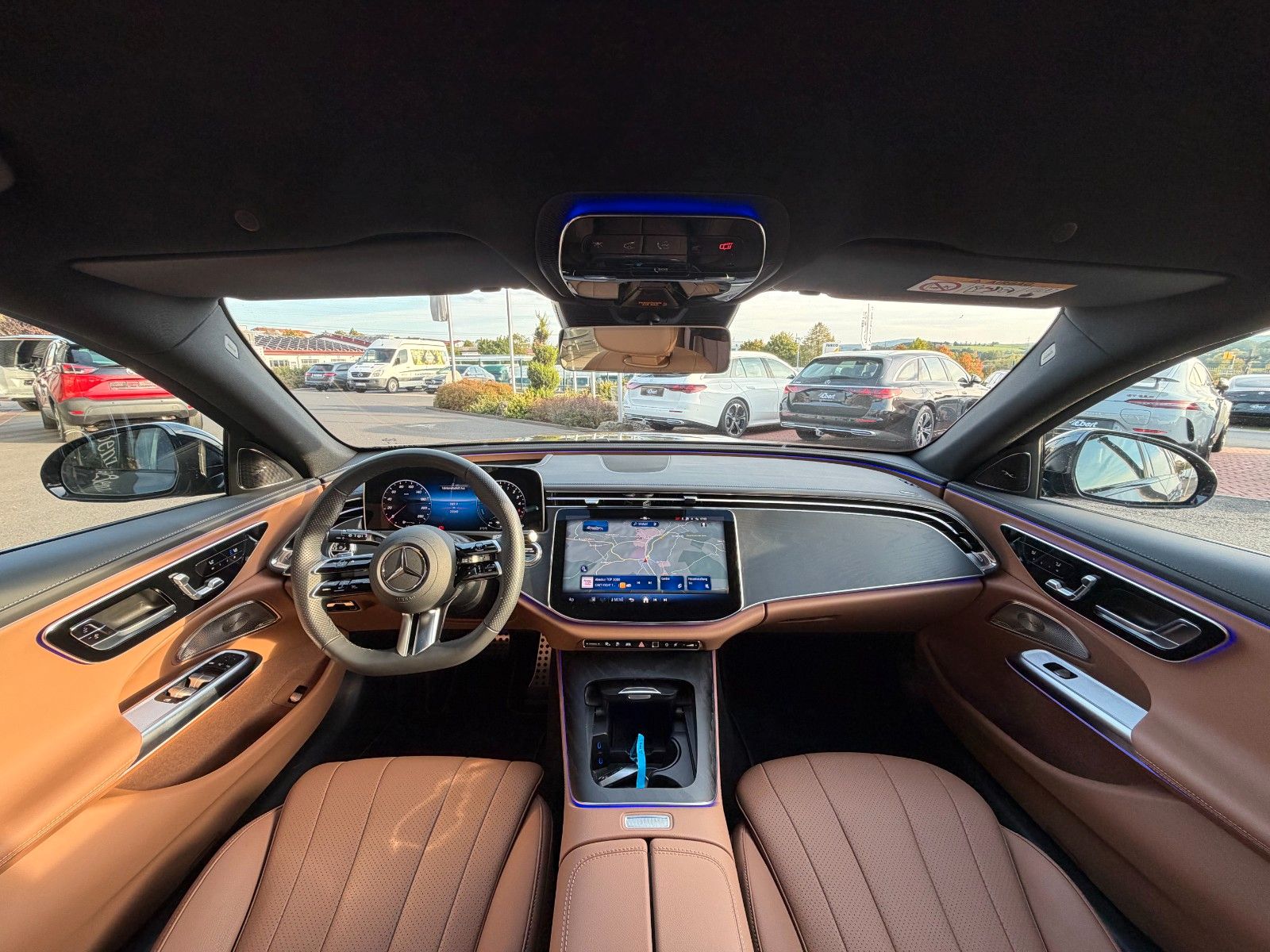 Fahrzeugabbildung Mercedes-Benz E 300de T 4M+AMG+HUD+RFK+360+BUR+AHK+SPUR+DIS+