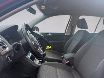 Volkswagen Tiguan - 10