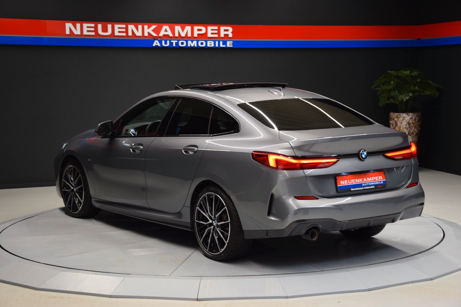 Fahrzeugabbildung BMW 218 i M Sport Gran Coupé HuD Pano Schale ACC