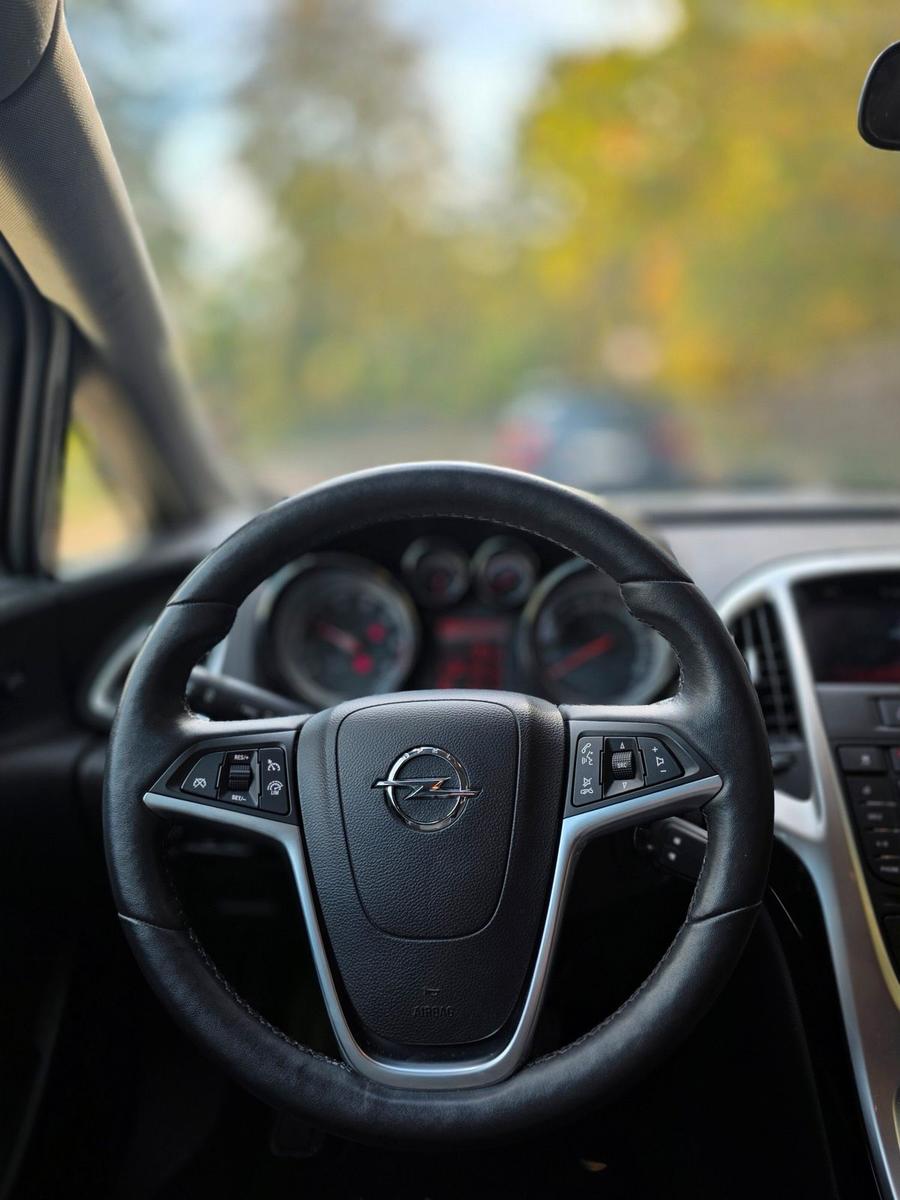 Opel Astra 2014 — photo 12