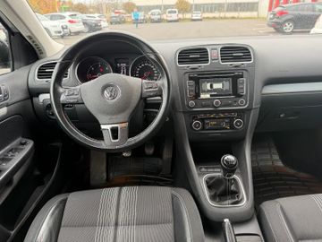 Volkswagen Golf VI Var. Match 2.0TDI+Kamera+AHK+Navi+SHZ+