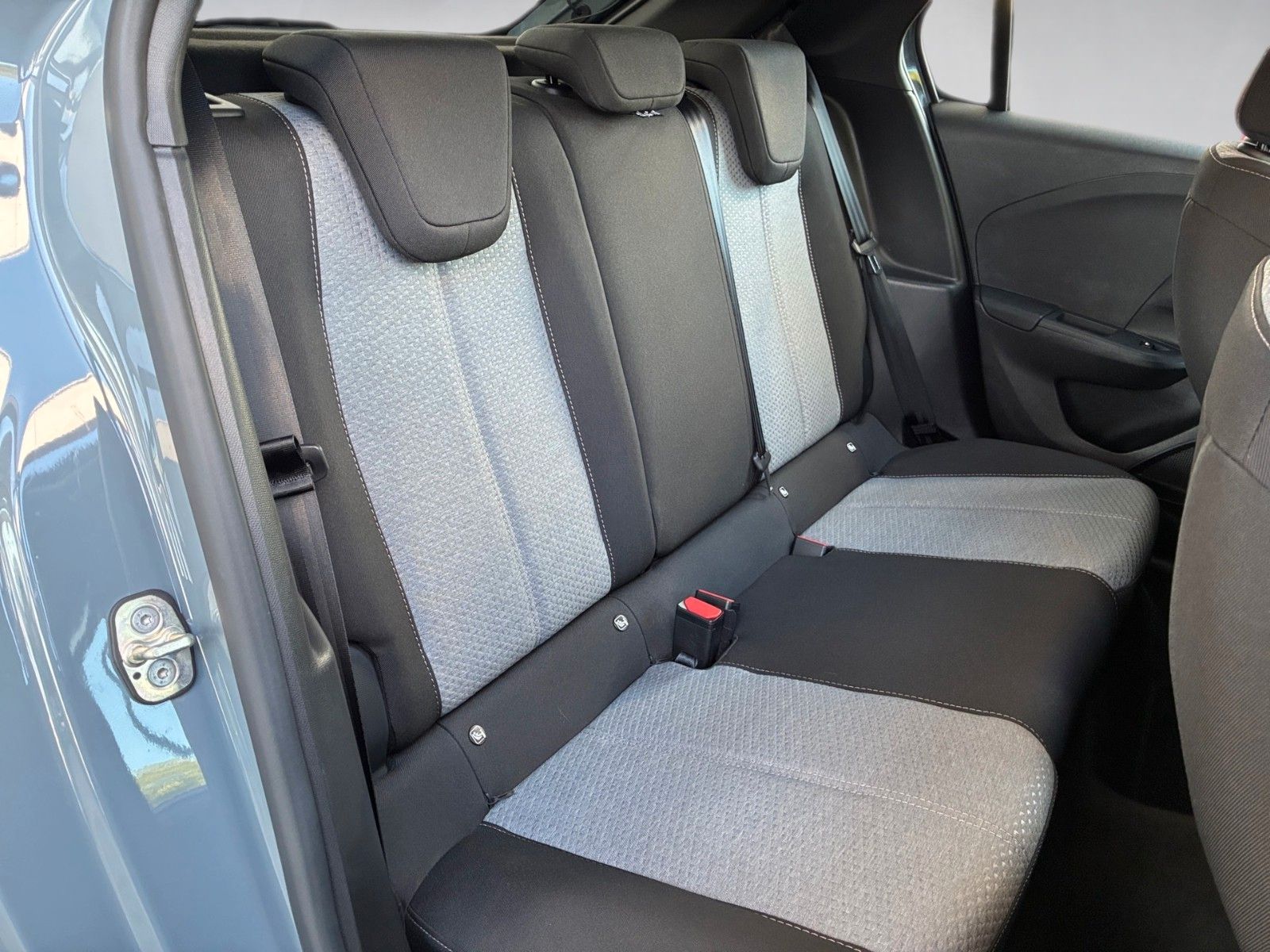 Fahrzeugabbildung Opel Corsa F Edition 100PS SHZ/PDC!