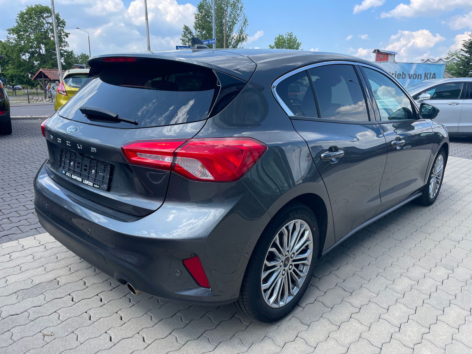 Fahrzeugabbildung Ford Focus Lim. Titanium Verkehrzeichenerk., LED