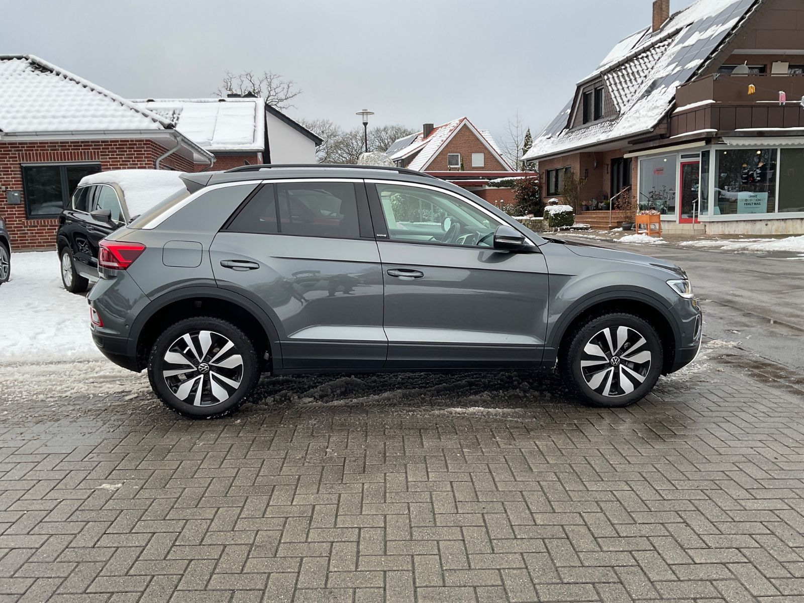 Fahrzeugabbildung Volkswagen T-Roc 1.5 TSI DSG MOVE,LED,Navi,Carplay