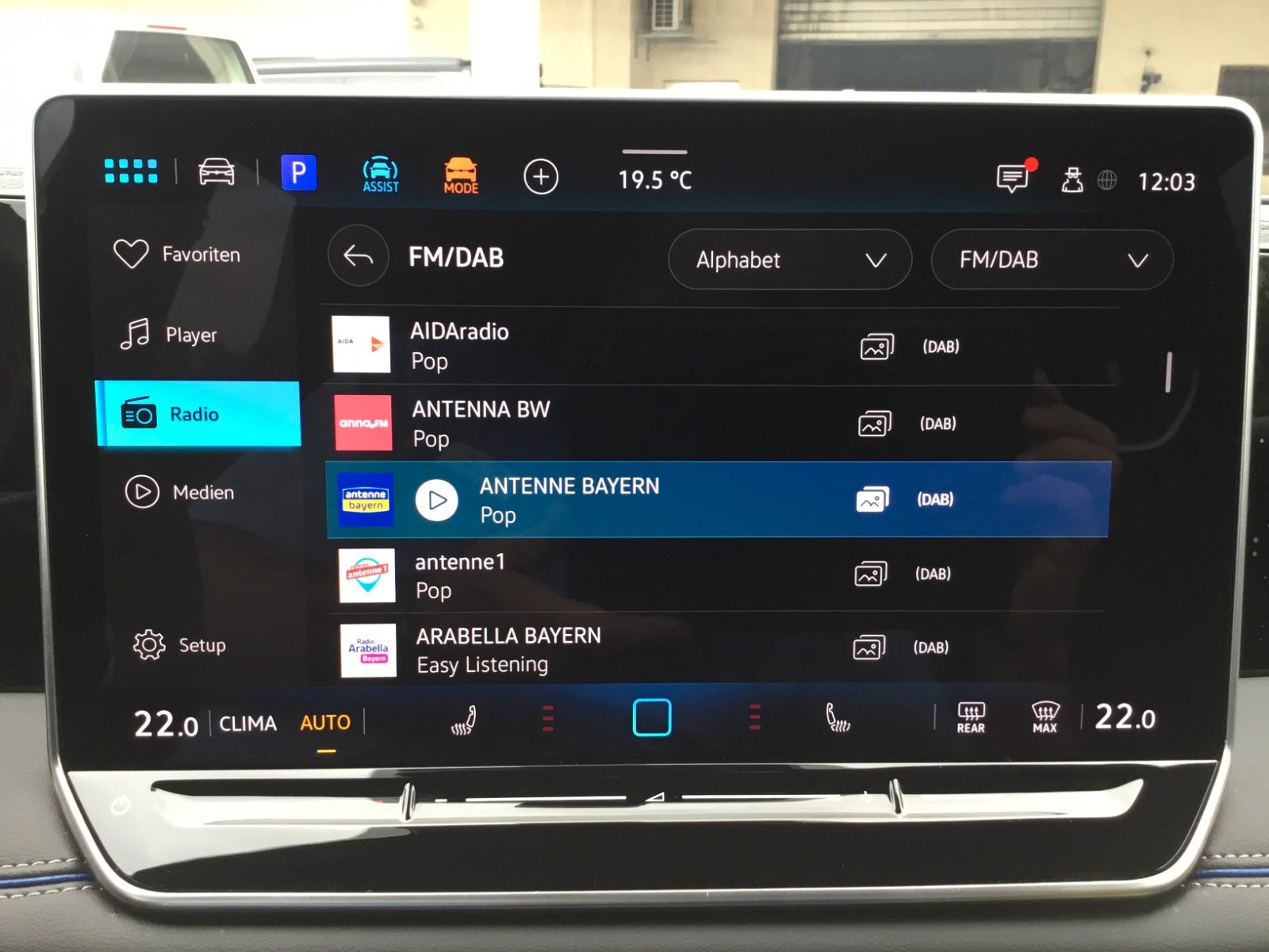 Fahrzeugabbildung Volkswagen Tiguan 2.0 TDI DSG 4M R-Line+AHK+20"+Pano