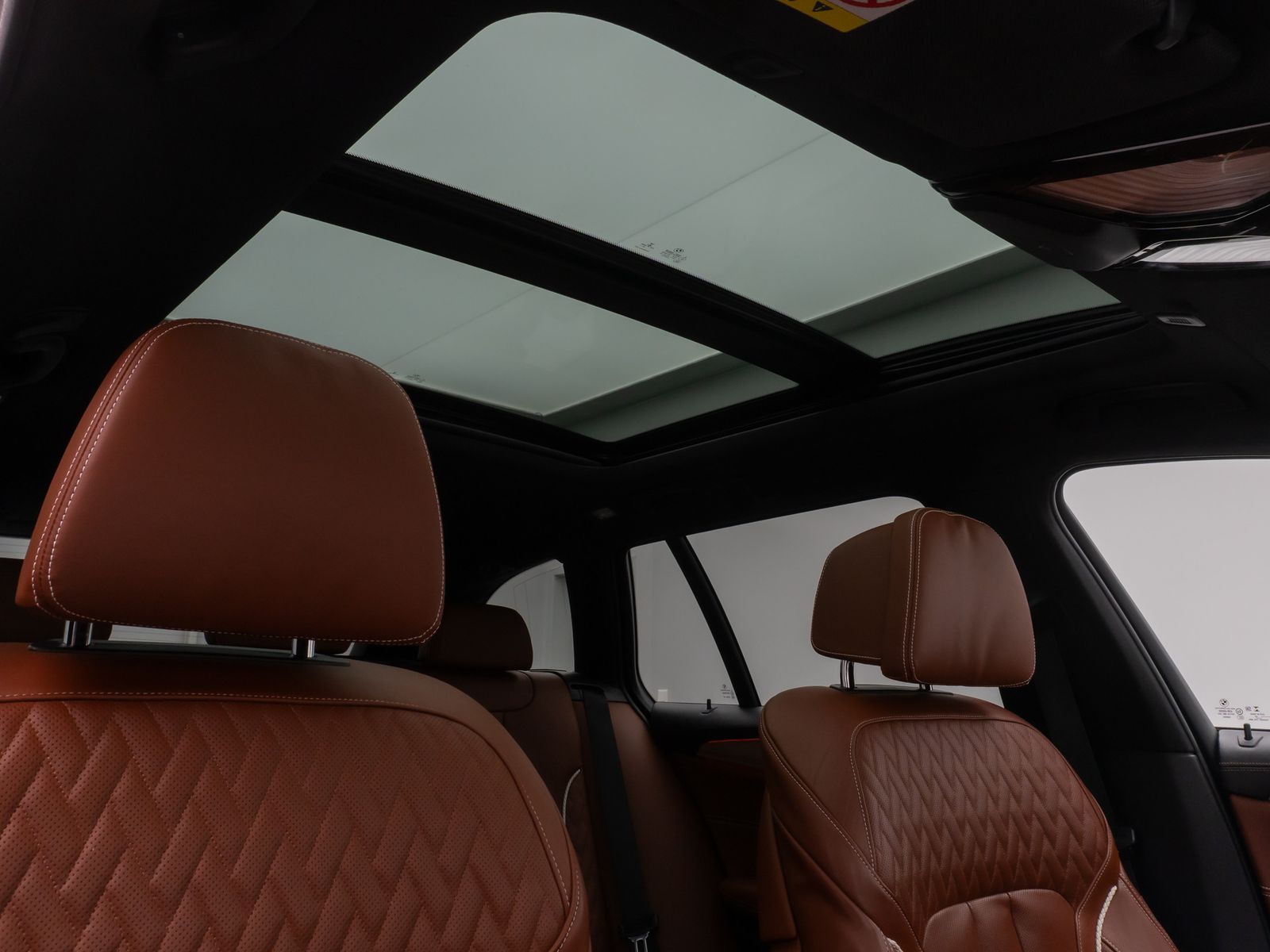 Fahrzeugabbildung BMW 540d xD M Sport Panorama 360°HUD B&W NightVision