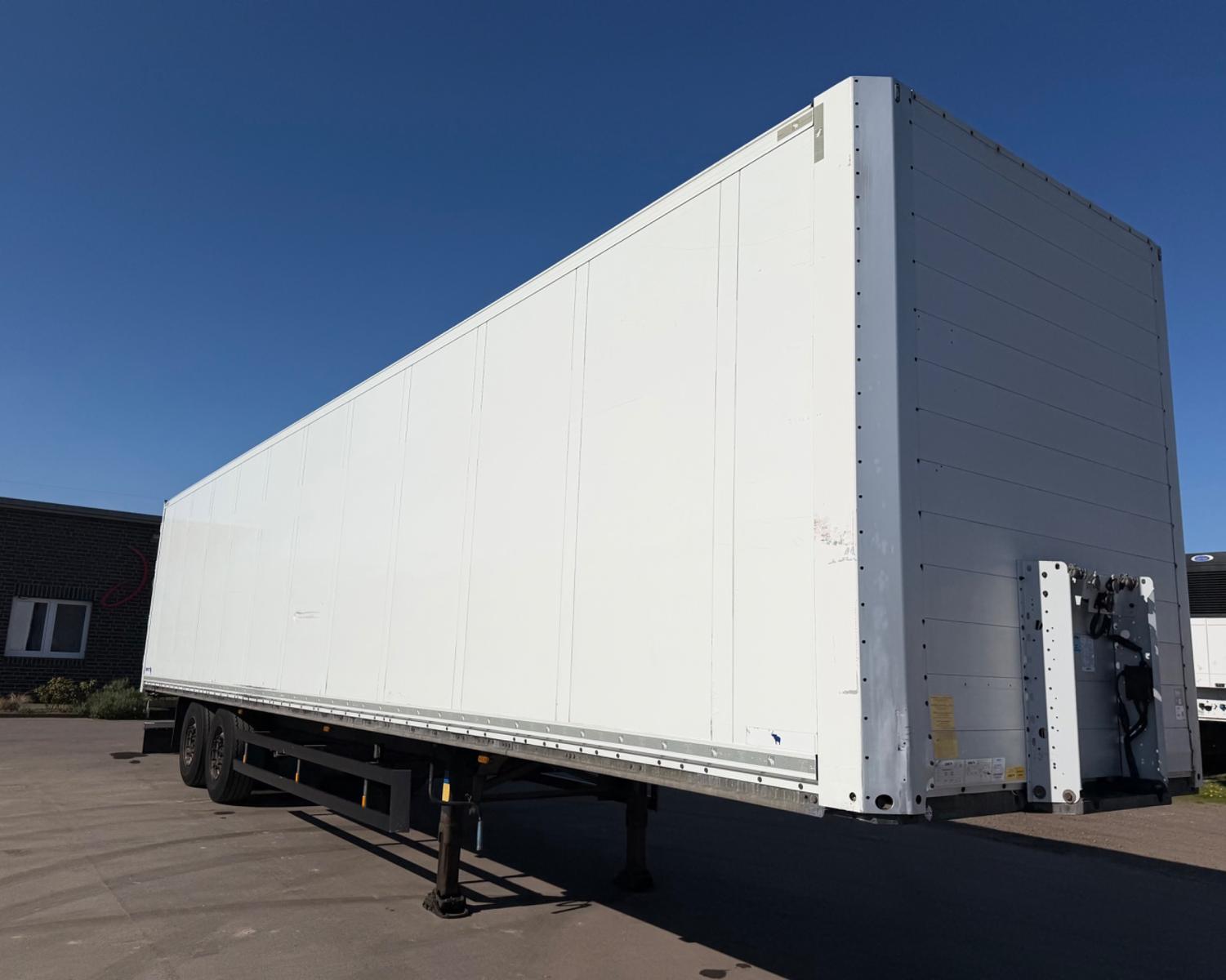 Schmitz Cargobull SKO18 / Trockenkoffer / Koffer  / Lift