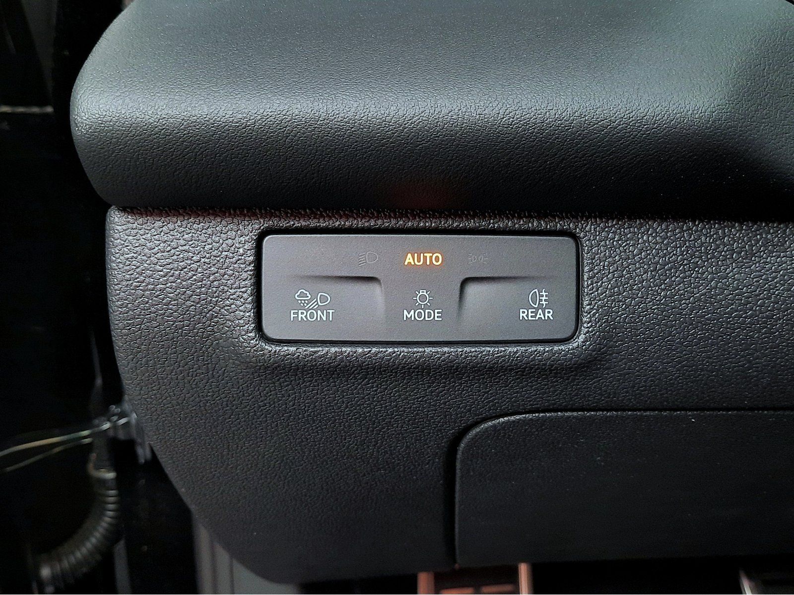 Fahrzeugabbildung Volkswagen T-Roc eTSI R-Line Black&Style DSG *AHK*Cam*ACC*