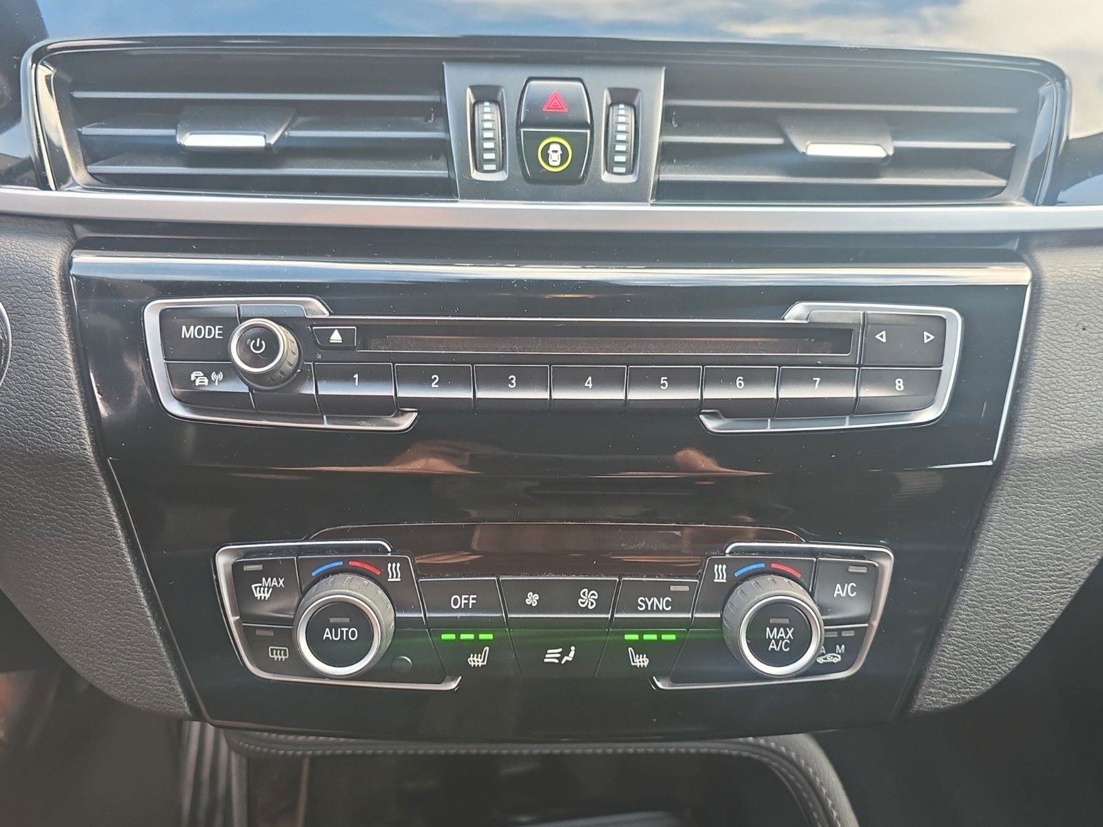 Fahrzeugabbildung BMW X1 xDrive 18 d Sport Line AUTOMATIK