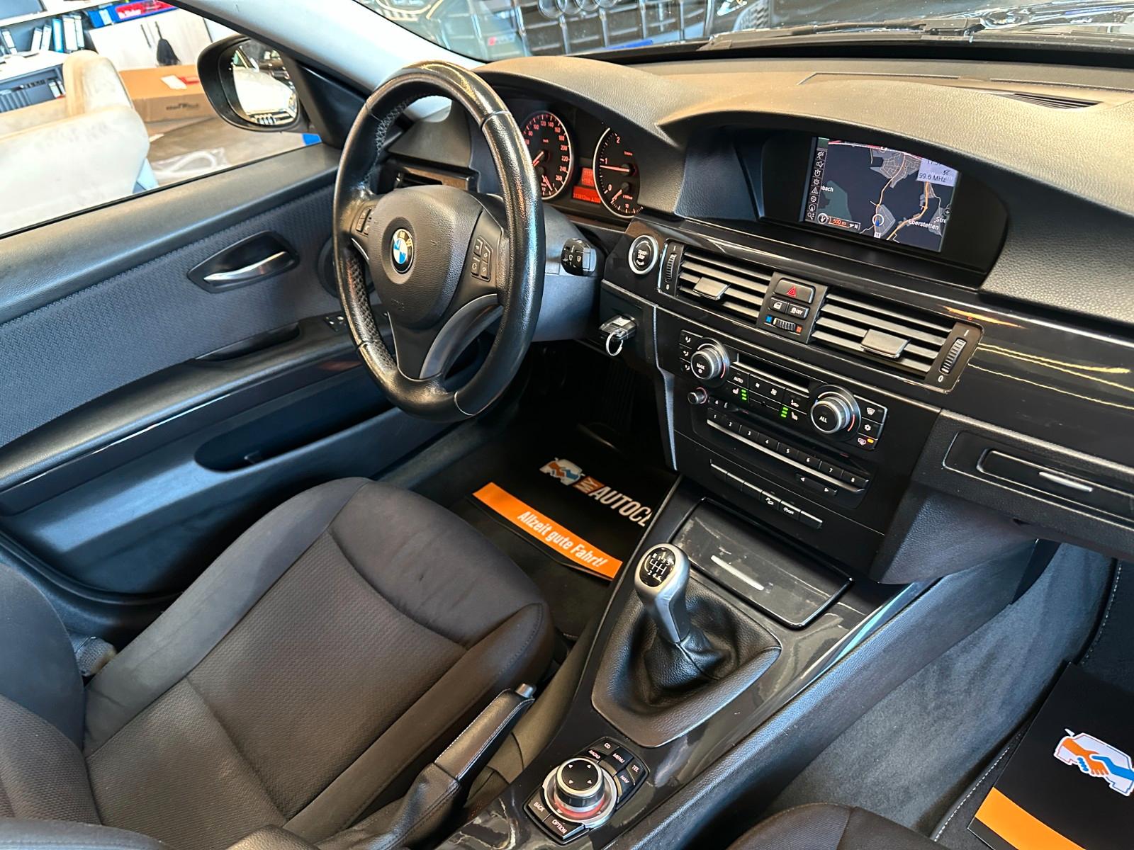 BMW 320 2011 — photo 39
