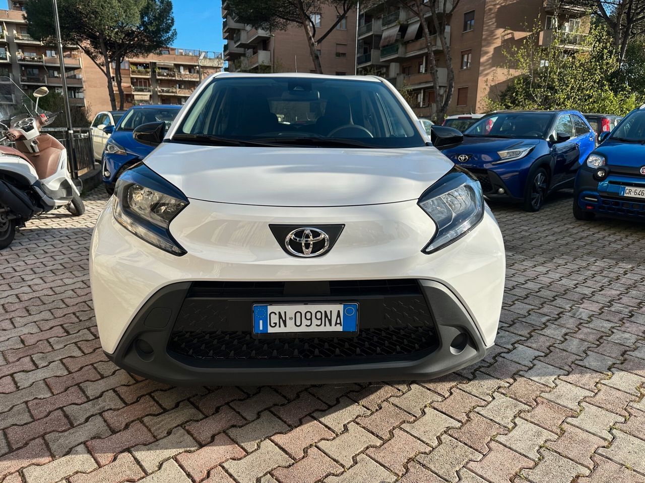 Other Toyota Aygo X C.AUT. 5 porte Active 04/23 KM.185 imagem 2