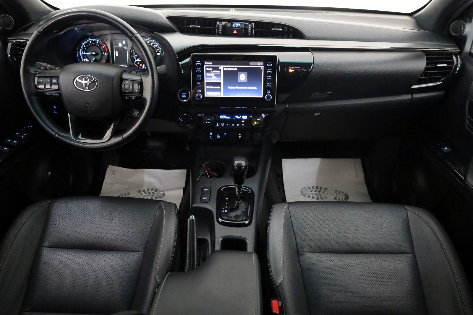 Fahrzeugabbildung Toyota Hilux 2.8 D-4D Invincible, CarPlay, HardTop, AHK