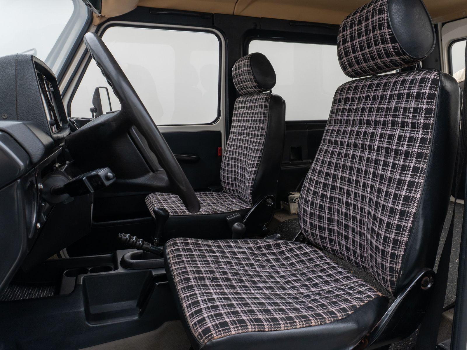 Fahrzeugabbildung Mercedes-Benz G 240 4x4AHK Servo Classic Data 2+
