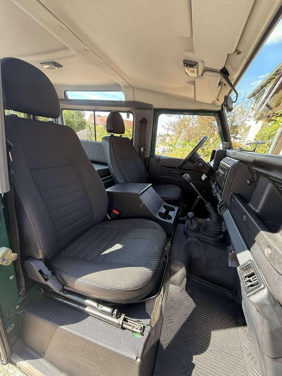 Land Rover Defender 90 E 122ch - BVM - Carnet entretien - Entretien récent - Pneus toutes saisons