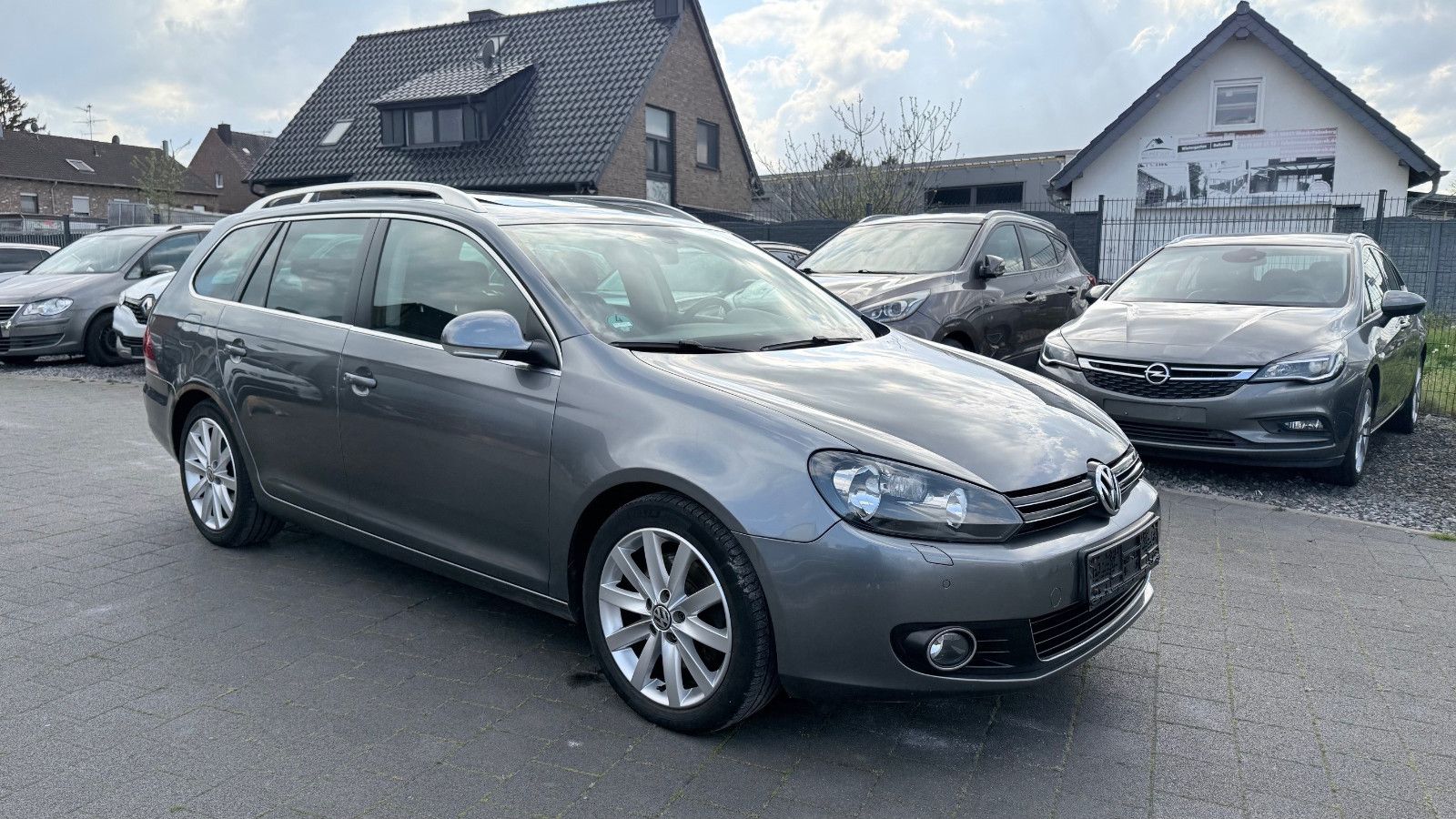 Volkswagen Golf - 1