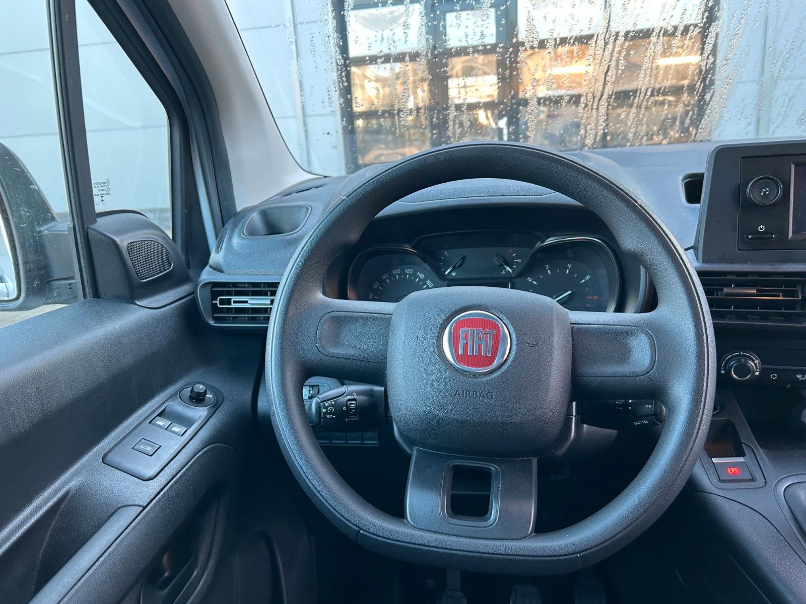 Fahrzeugabbildung Fiat Doblo Kastenwagen L1 1.5 BlueHDi 75 kW Unfall