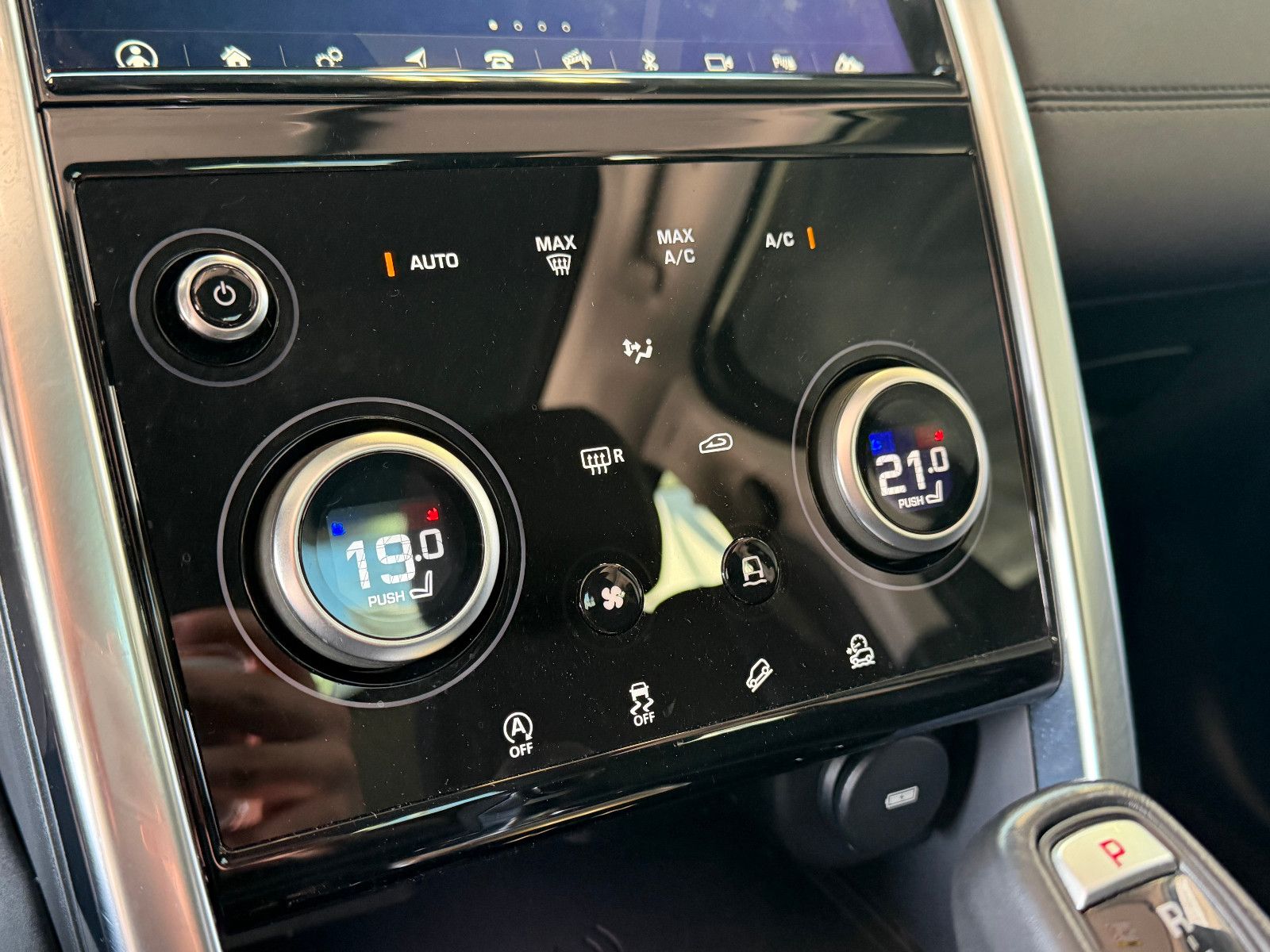 Fahrzeugabbildung Land Rover Discovery Sport S /PANORAMA/HUD/KAMERA/ACC