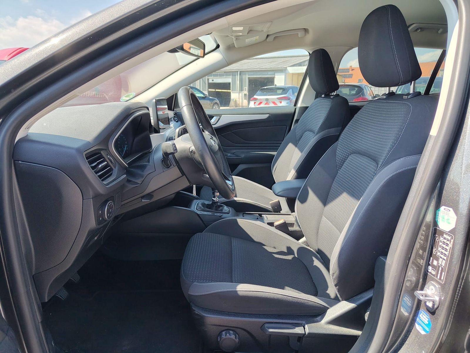 FORD Focus  Turnier 1.0 EcoBoost Cool&amp;Connect Navi – Bild 4