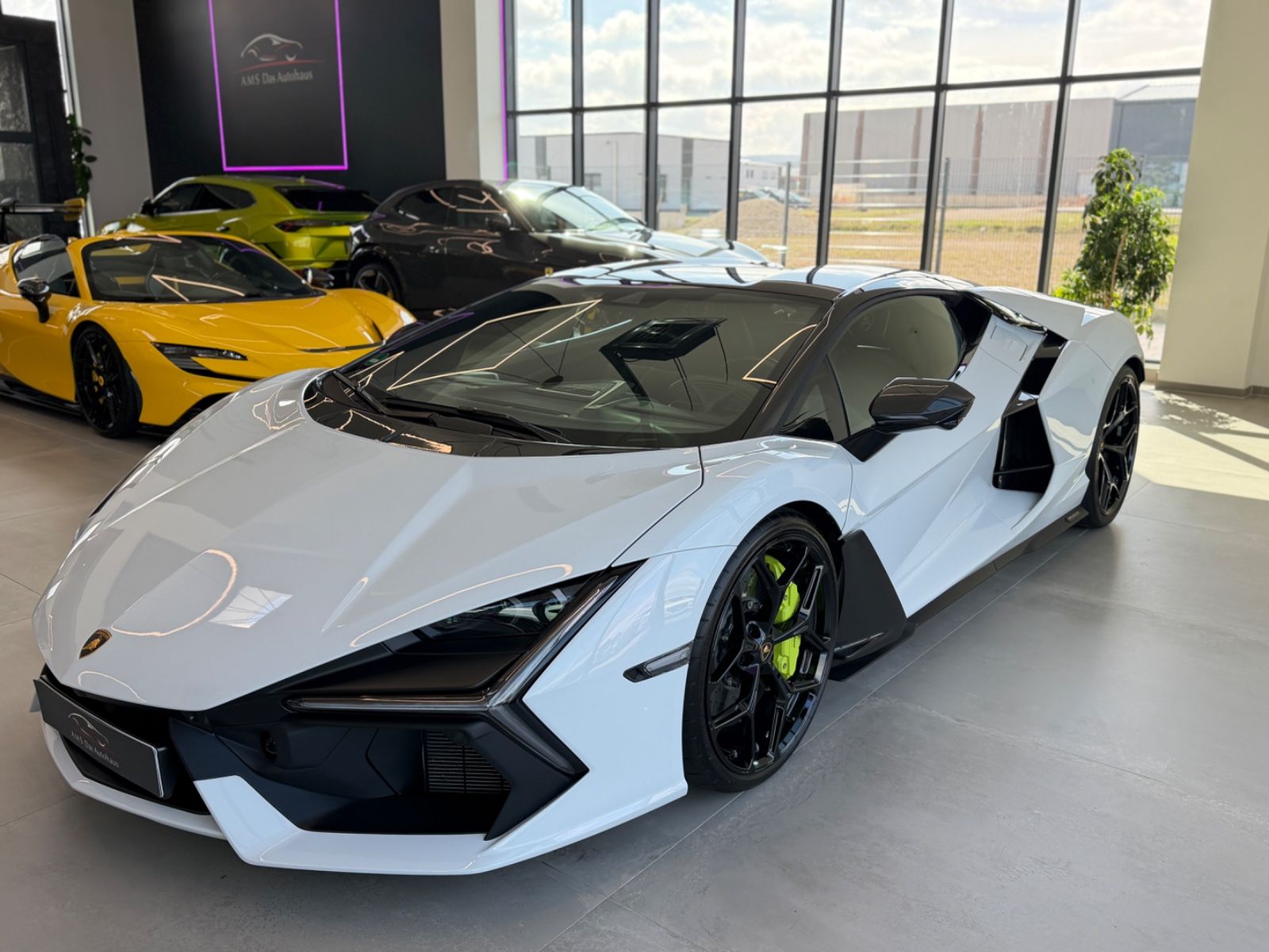 Revuelto V12 Full Carbon Lift Sonus