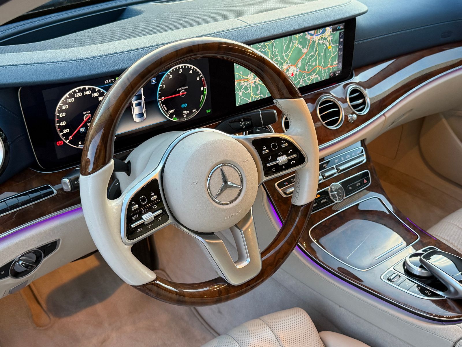 Fahrzeugabbildung Mercedes-Benz E 300 de/AMG/HEAD-UP/VIRTUAL/AMBIENTE/BURMESTER/
