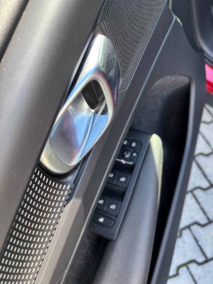 Fahrzeugabbildung Volvo XC40 R Design 2WD