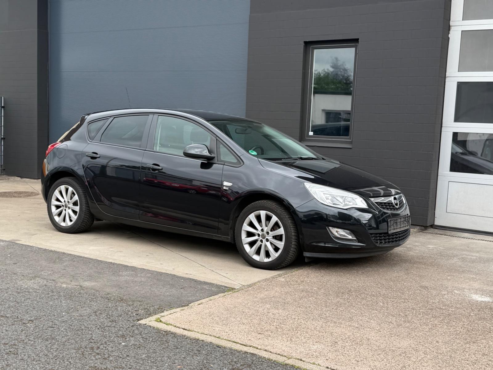Opel Astra J Lim. 5-trg. 150 Jahre Opel Klima TÜV NEU