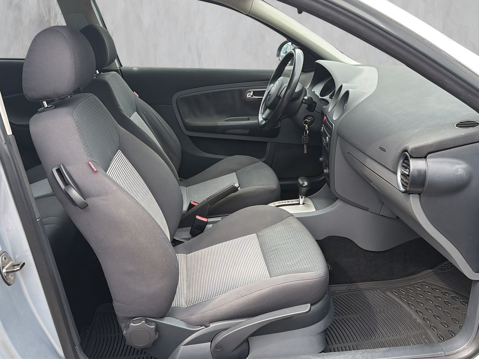 Fahrzeugabbildung SEAT Ibiza 1.4 Stylance AUTOMATIK KLIMAAUT. TEMPOMAT