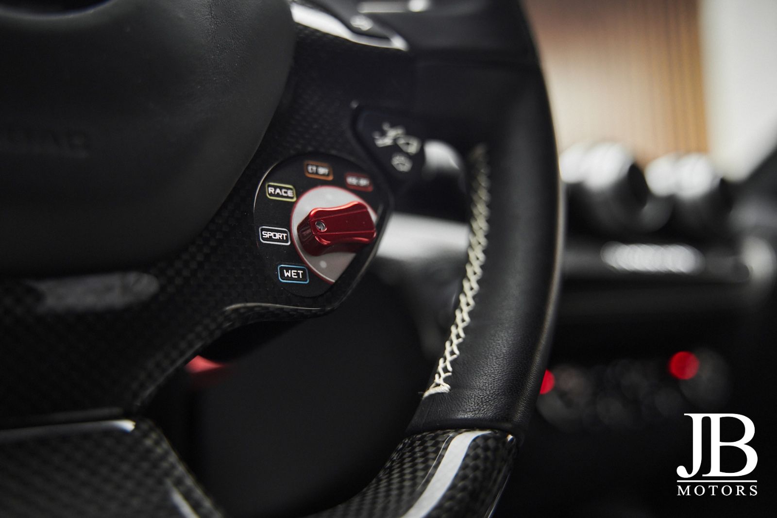 Fahrzeugabbildung Ferrari F12 Carbon Lift LED JBL Kamera Electric Seats