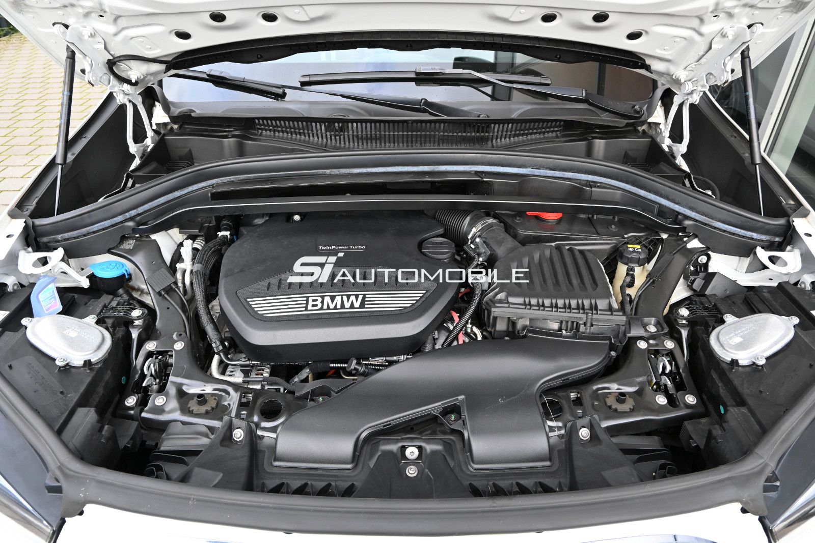 Fahrzeugabbildung BMW X1 xDr. 20d Sport Line °ACC°AHK°HEAD-UP°KAMERA°
